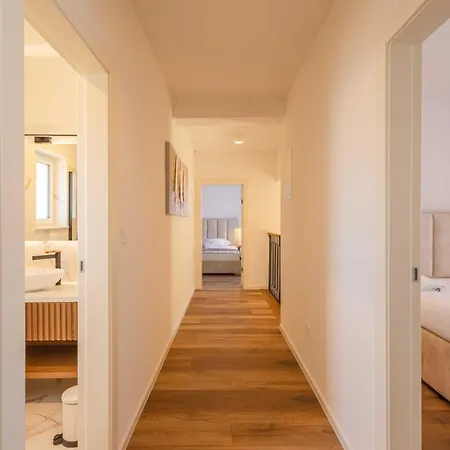 Villa Navis *