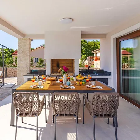 Villa Navis *